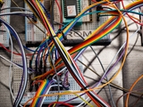 Erik Bartmann hat 2022 das Buch Spaß haben mit der 6502-CPU -- Die Welt der Maschinensprache veröffentlicht. In dem Buch wird der Aufbau eines 8bit-Rechners mit einen 6502 Prozessor erläutert. Ich habe mich an dem Nachbau versucht, noch läuft nicht alles perfekt, aber es wird. 